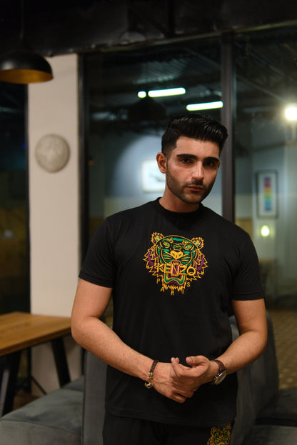 LION EMBROIDERY TSHIRT IN BLACK
